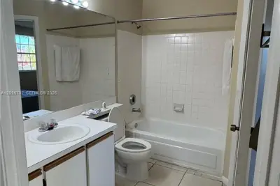18348 NW 68th Ave #H, Hialeah: photo 1 of 19