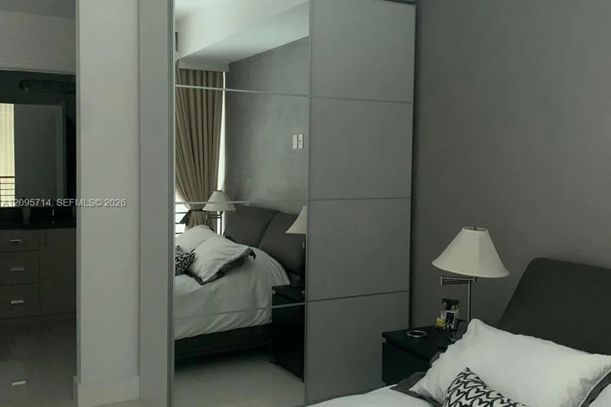 60 SW 13th St #2416, Miami: photo 1 of 19