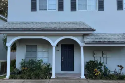 1193 Colonial Palms Way, West Palm Beach: photo 1 of 9