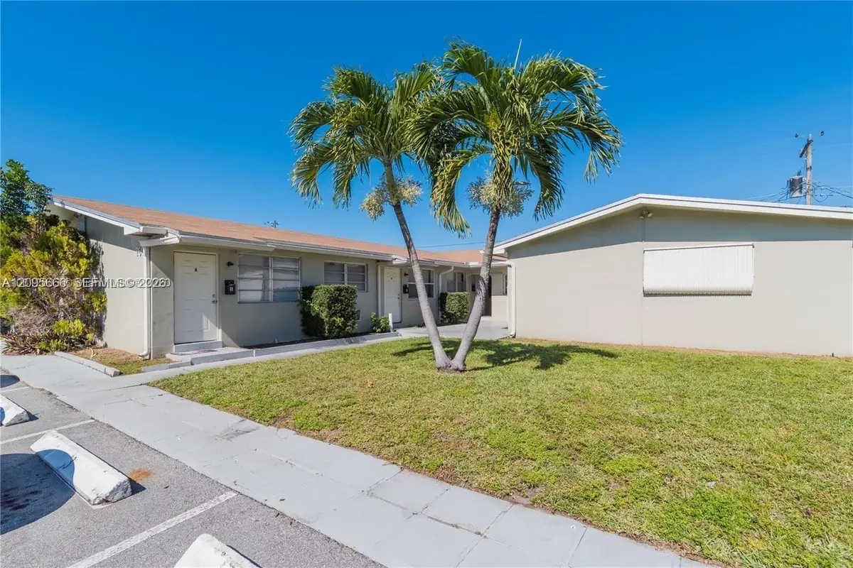 7601 Venetian St #4, Miramar: photo 1 of 15