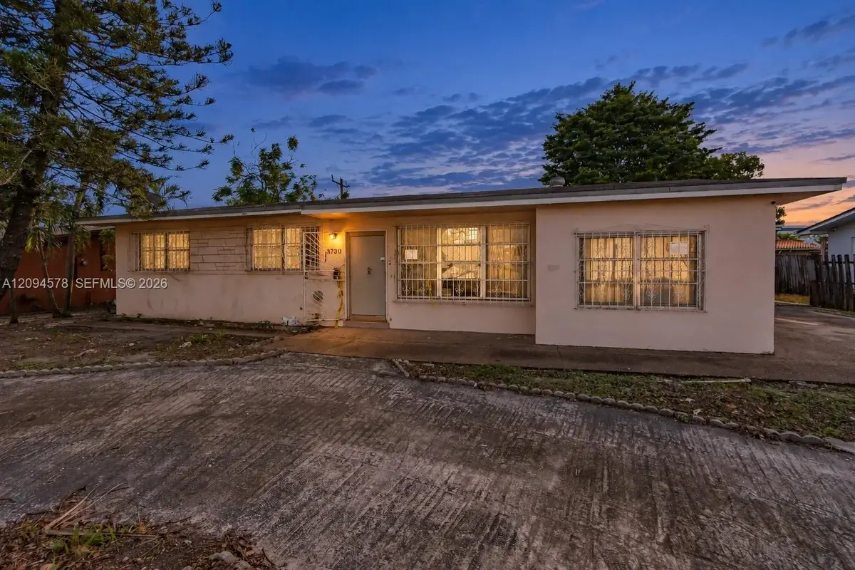 4730 W 8th Ave, Hialeah: photo 1 of 41