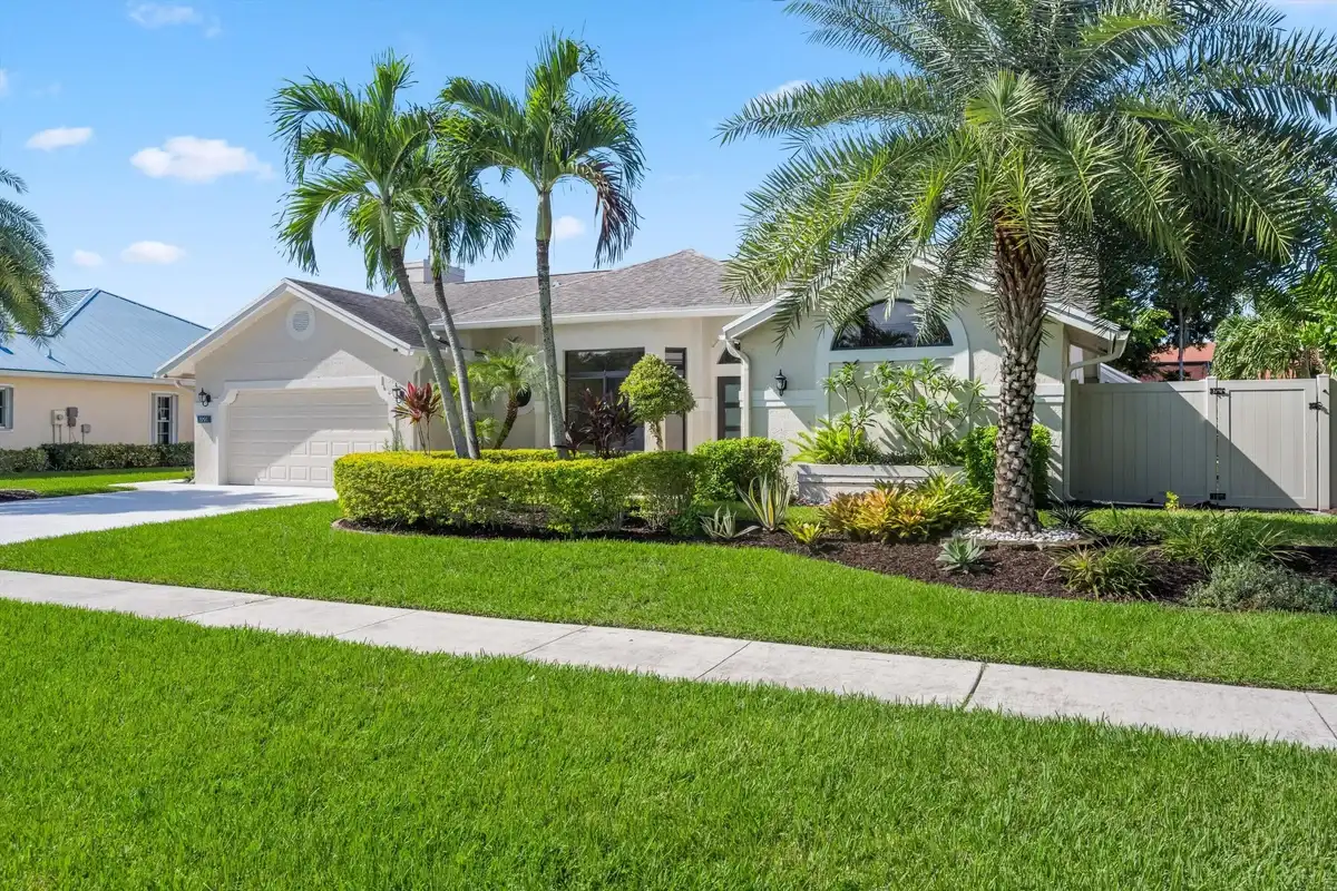1991 Lynton Cir, Wellington: photo 1 of 41