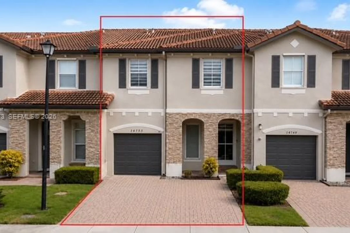 14753 SW 25th St, Miami: photo 1 of 32