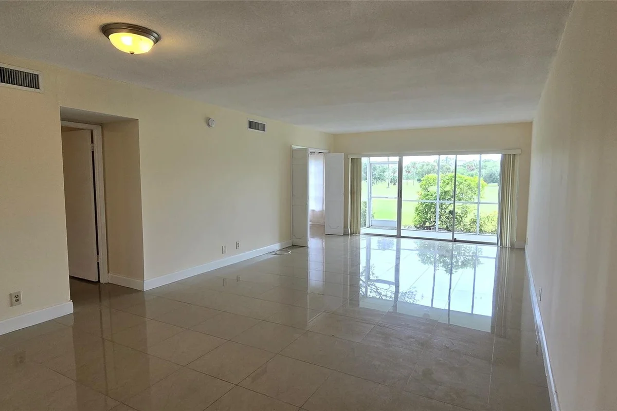 2950 N Palm Aire Dr #106, Pompano Beach: photo 1 of 19