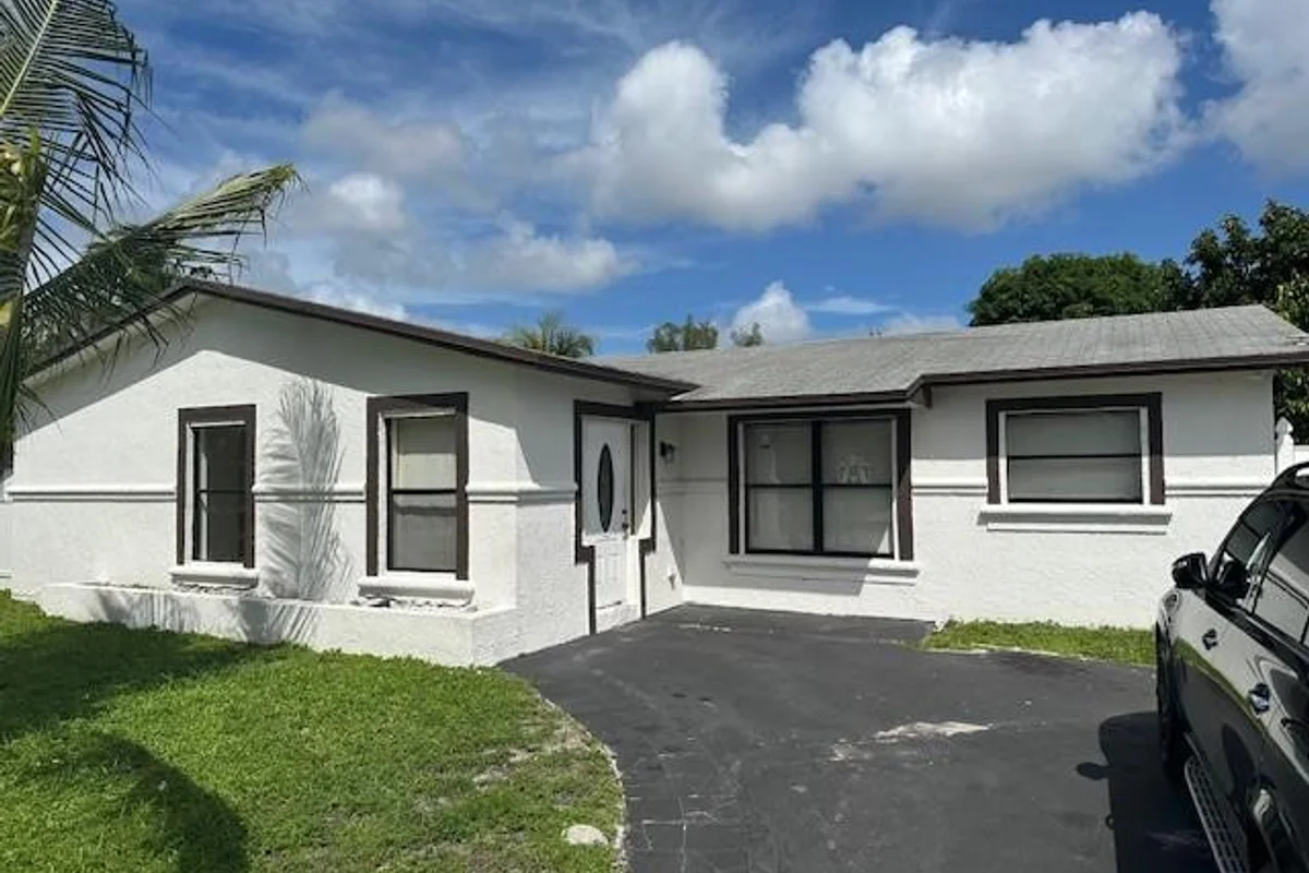 7807 W Kimberly Blvd, North Lauderdale: photo 1 of 14