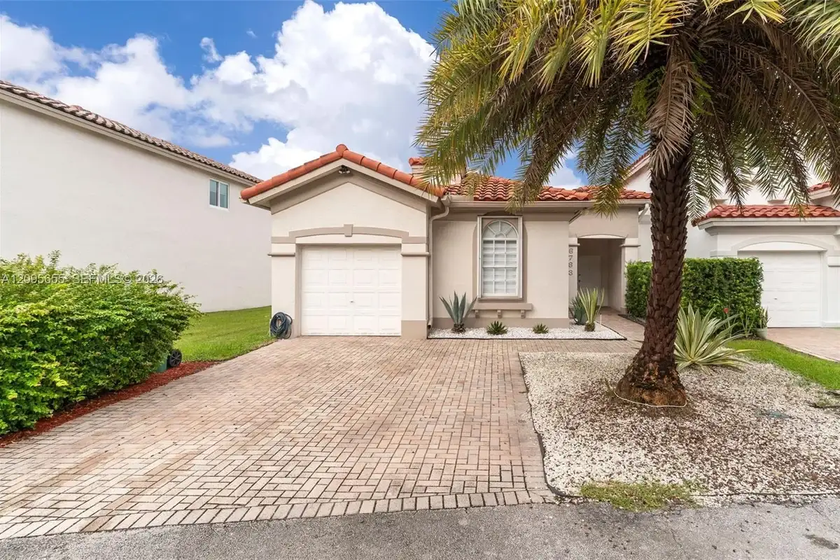 6763 NW 109th Ave, Doral: photo 1 of 38