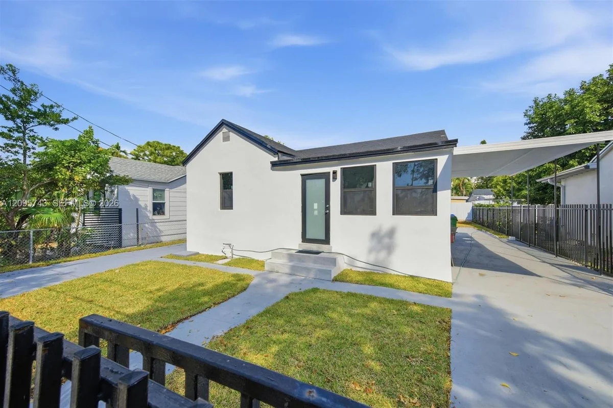 4237 SW 7th St, Miami: photo 1 of 19
