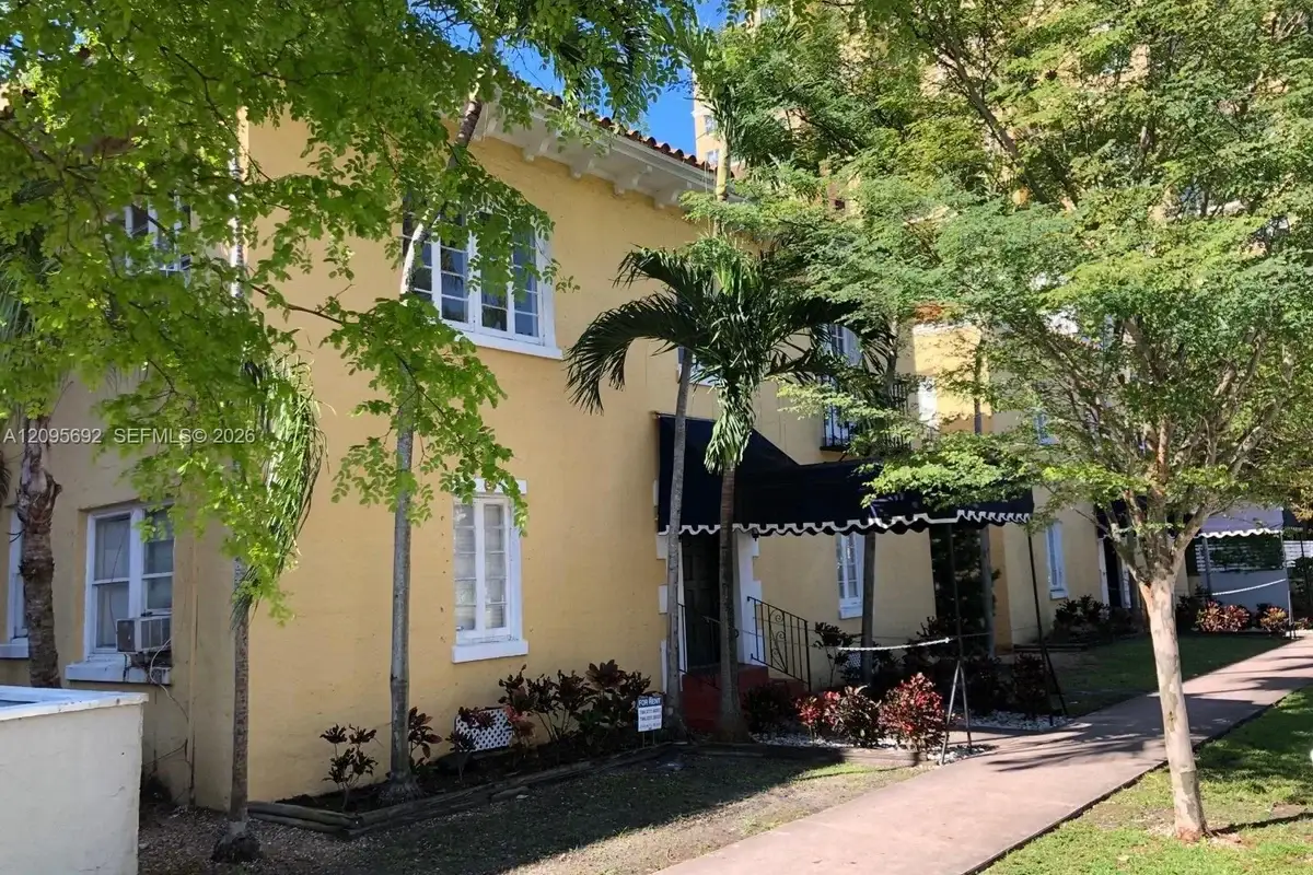 124 Mendoza Ave #8, Coral Gables: photo 1 of 8