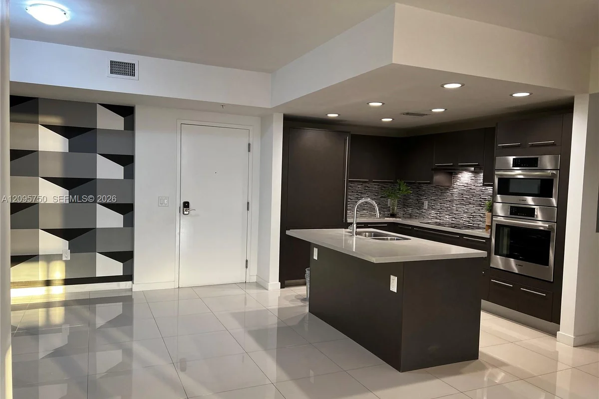 7825 NW 107th Ave #312, Doral: photo 1 of 15