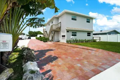 305 Cypress Dr 1 #1,2,3,4,5, Lake Park: photo 1 of 53
