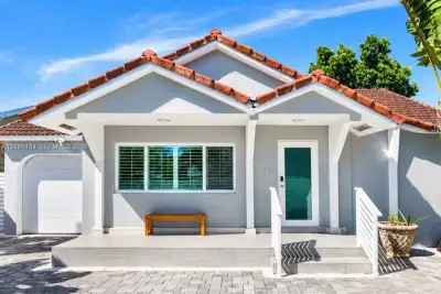 2263 SW 12th St, Miami: photo 1 of 16