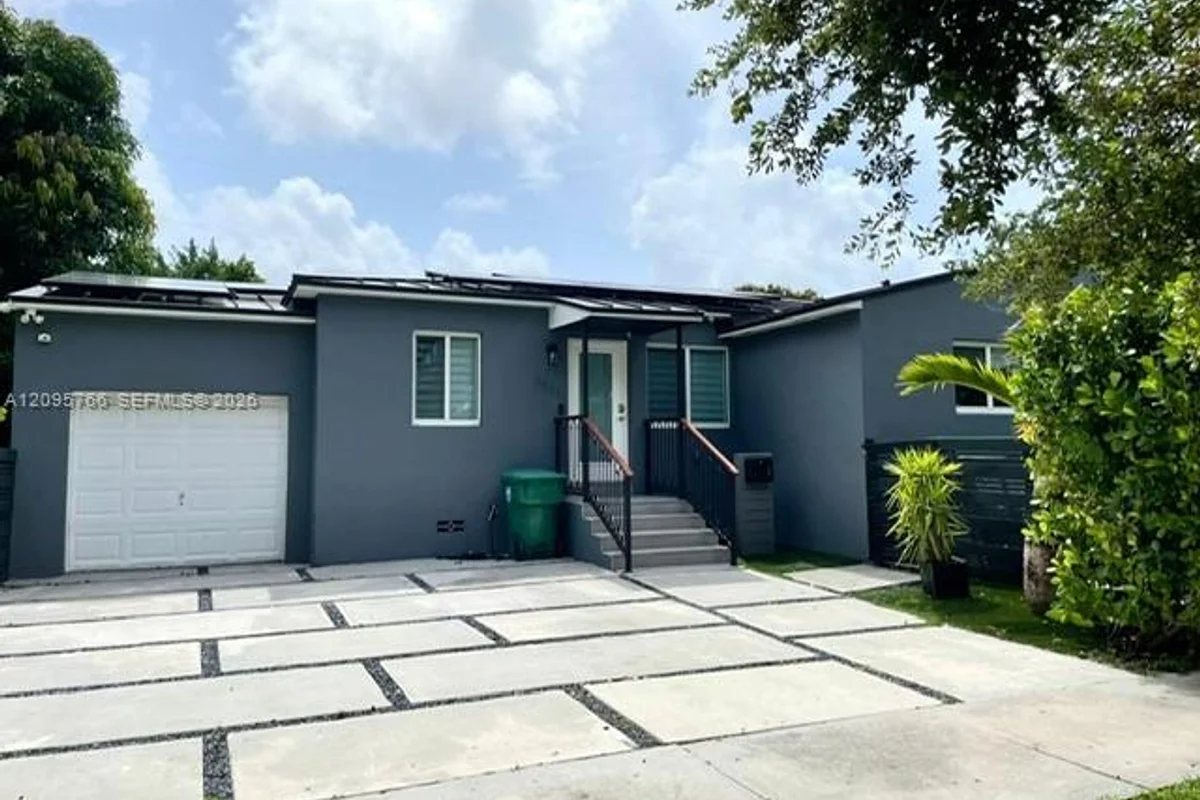 1881 SW 36th Ct, Miami: photo 1 of 43