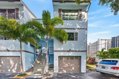 3250 NE 12th St #6, Pompano Beach: photo 1 of 52