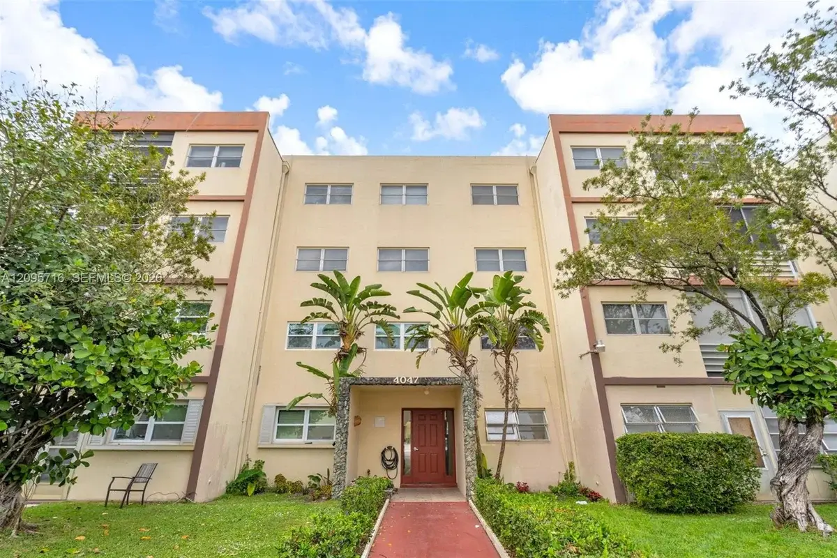 4047 NW 16th St #107, Lauderhill: photo 1 of 20
