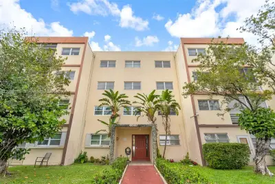 4047 NW 16th St #107, Lauderhill: photo 1 of 20