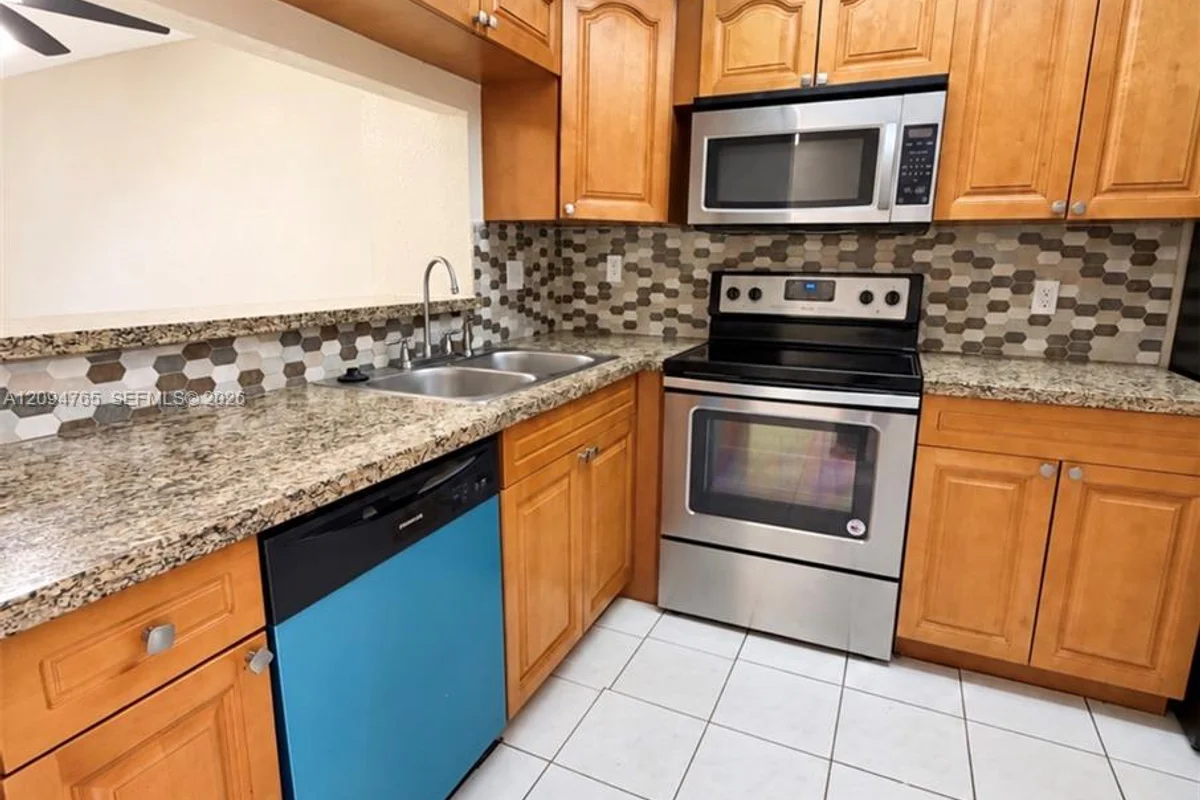 19741 SW 114th Ave #362, Miami: photo 1 of 11