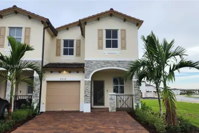 2518 SE 25th Dr, Homestead: photo 1 of 32