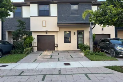 15780 NW 91st Ct, Miami Lakes: photo 1 of 60