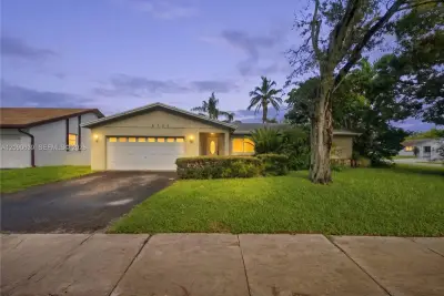 6700 NW 22nd Ter, Fort Lauderdale: photo 1 of 36