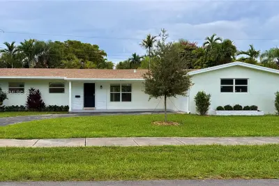 8820 SW 85th St, Miami: photo 1 of 47
