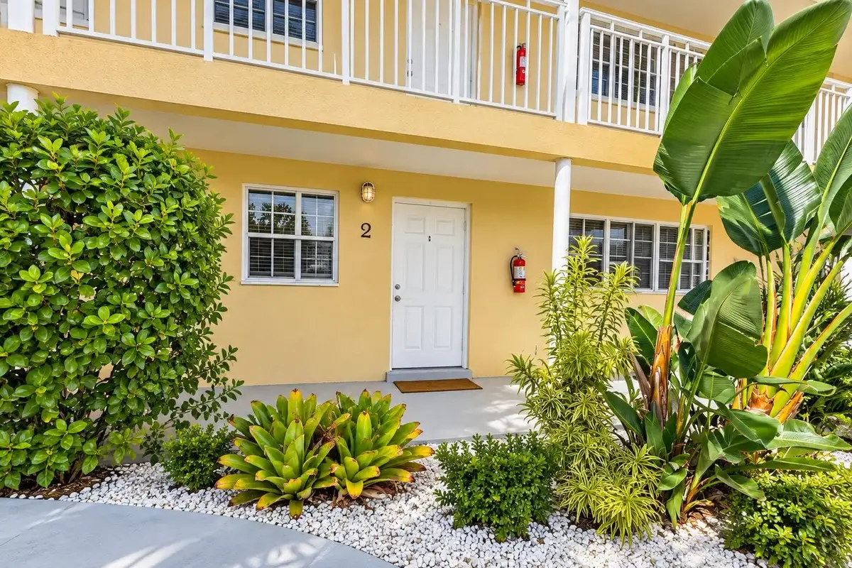 405 Southwind Dr #2, North Palm Beach: photo 1 of 9