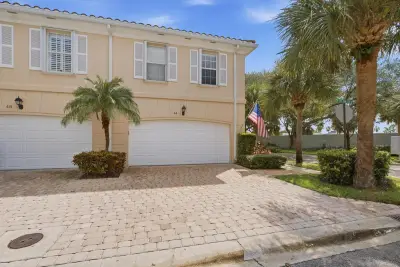44 Live Oak Cir, Tequesta: photo 1 of 32