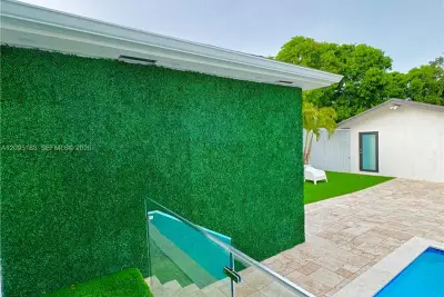 2121 SW 61st Ave, Miami: photo 1 of 27