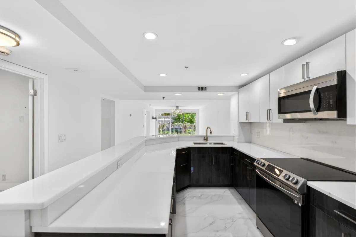 3901 S Flagler Dr #105, West Palm Beach: photo 1 of 26