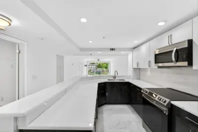3901 S Flagler Dr #105, West Palm Beach: photo 1 of 26