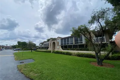 4830 NW 102nd Ave #101-6, Doral: photo 1 of 16