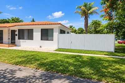 2080 NE 172nd St, North Miami Beach: photo 1 of 11