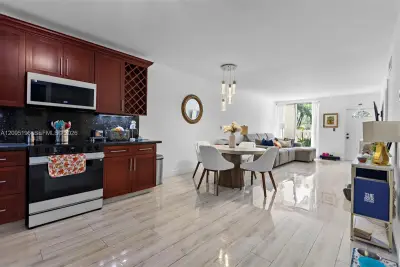 1655 NE 115th St #9B, Miami: photo 1 of 17