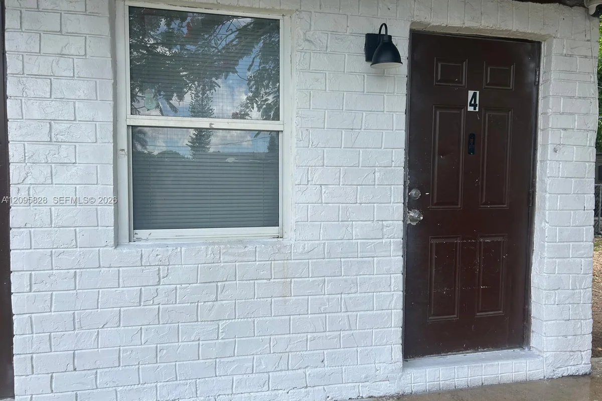 845 SW 6th St #4, Homestead: photo 1 of 9