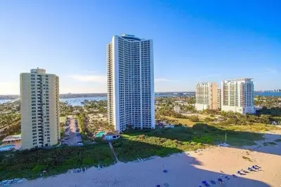 3000 N Ocean Dr N #33B, Riviera Beach: photo 1 of 10