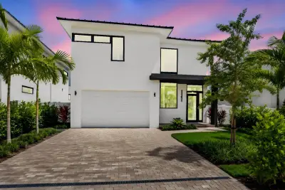 209 SE 5th St, Delray Beach: photo 1 of 101