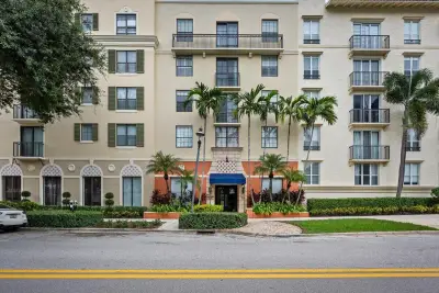 720 S Sapodilla Ave #204, West Palm Beach: photo 1 of 33