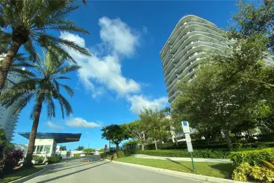 14951 NE Royal Oaks Ln #1403, North Miami: photo 1 of 51