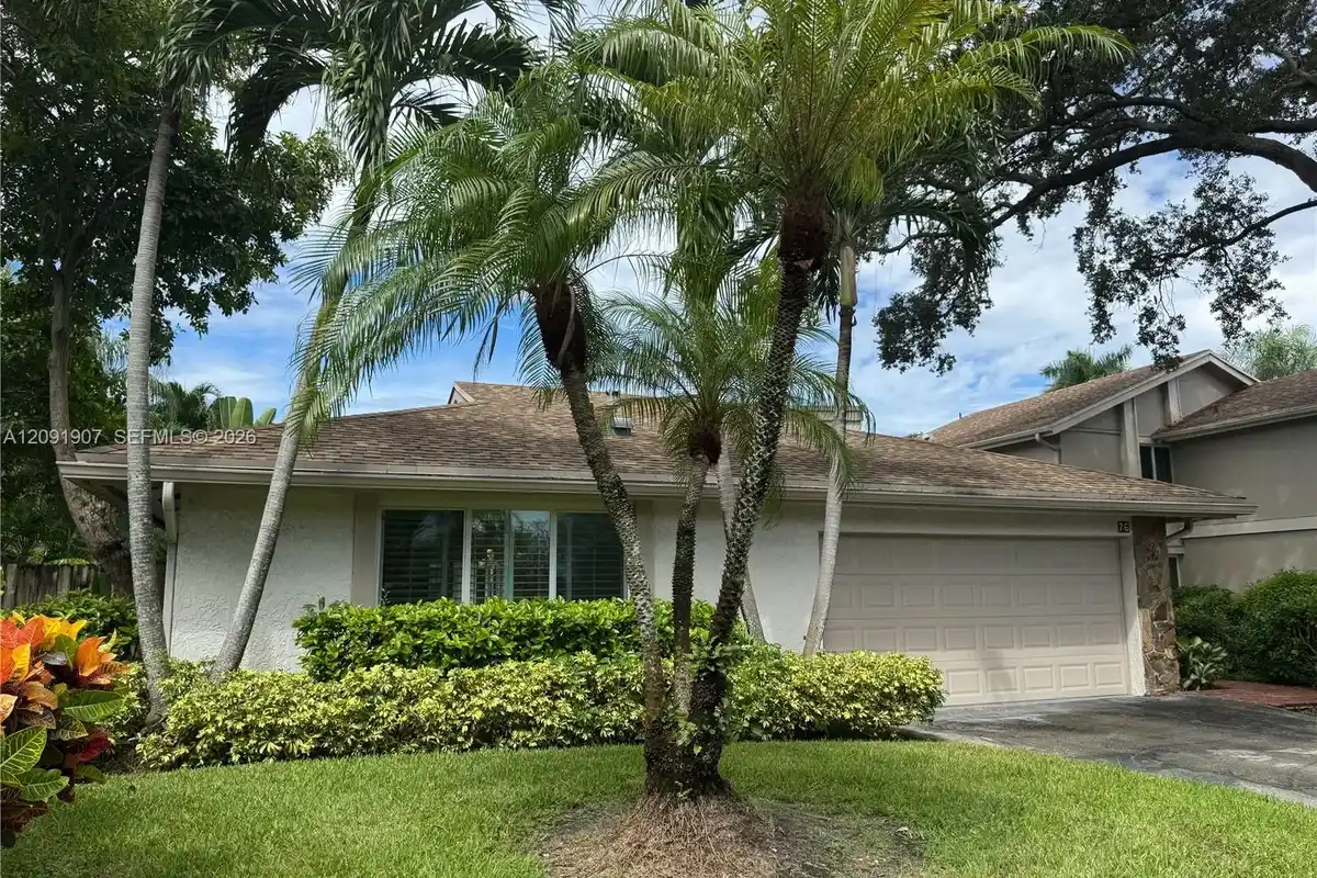 76 Ivy Rd, Hollywood: photo 1 of 54