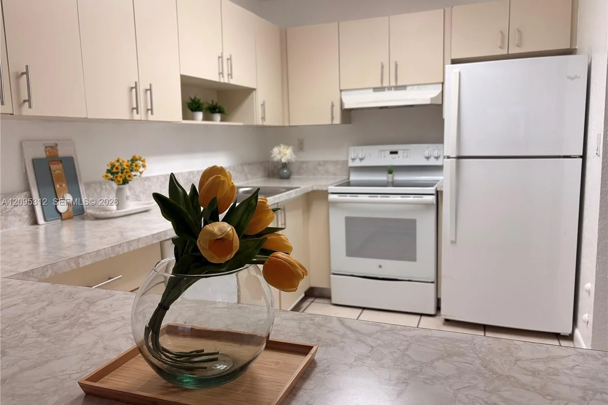 6130 W 19th Ave #309, Hialeah: photo 1 of 18