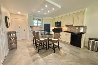 3920 Inverrary Blvd #607C, Lauderhill: photo 1 of 43