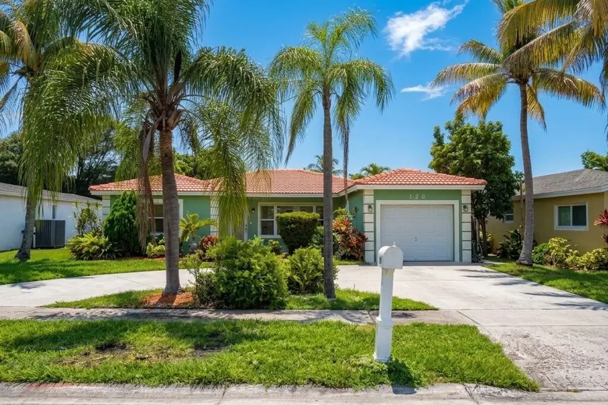 820 SW 49th Ter, Margate: photo 1 of 18