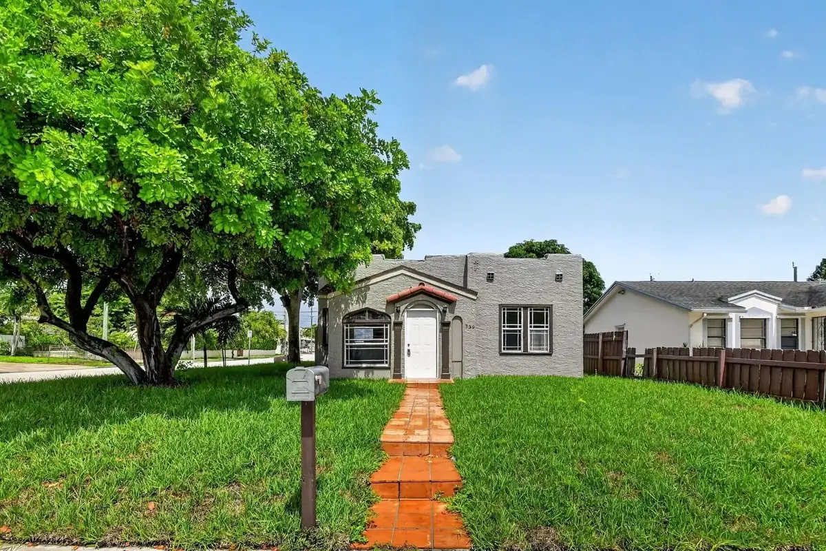 739 Kaye St, West Palm Beach: photo 1 of 37