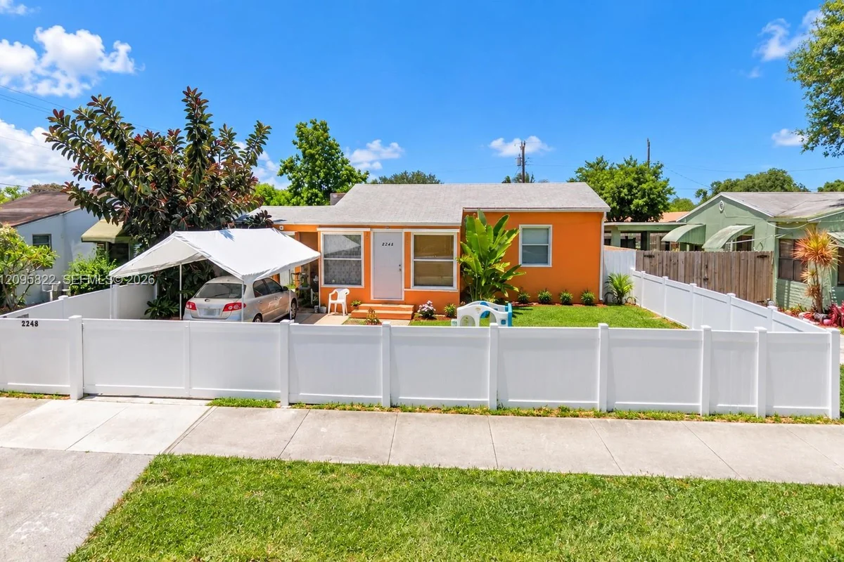 2343 Mckinley St, Hollywood: photo 1 of 14