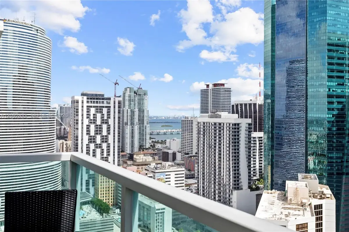 31 SE 5th St #4018, Miami: photo 1 of 23
