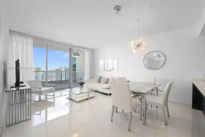 200 Biscayne Boulevard Way #4314, Miami: photo 1 of 15