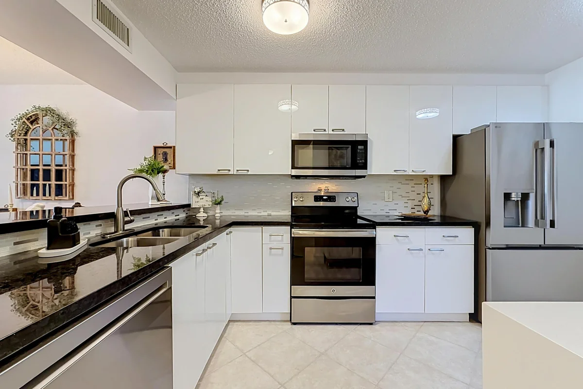 6219 Coral Lake Dr #207, Margate: photo 1 of 36