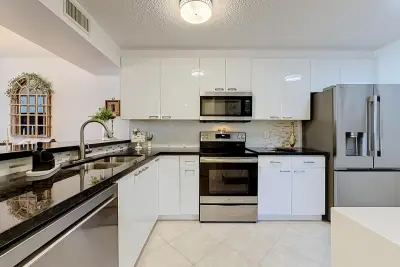 6219 Coral Lake Dr #207, Margate: photo 1 of 36