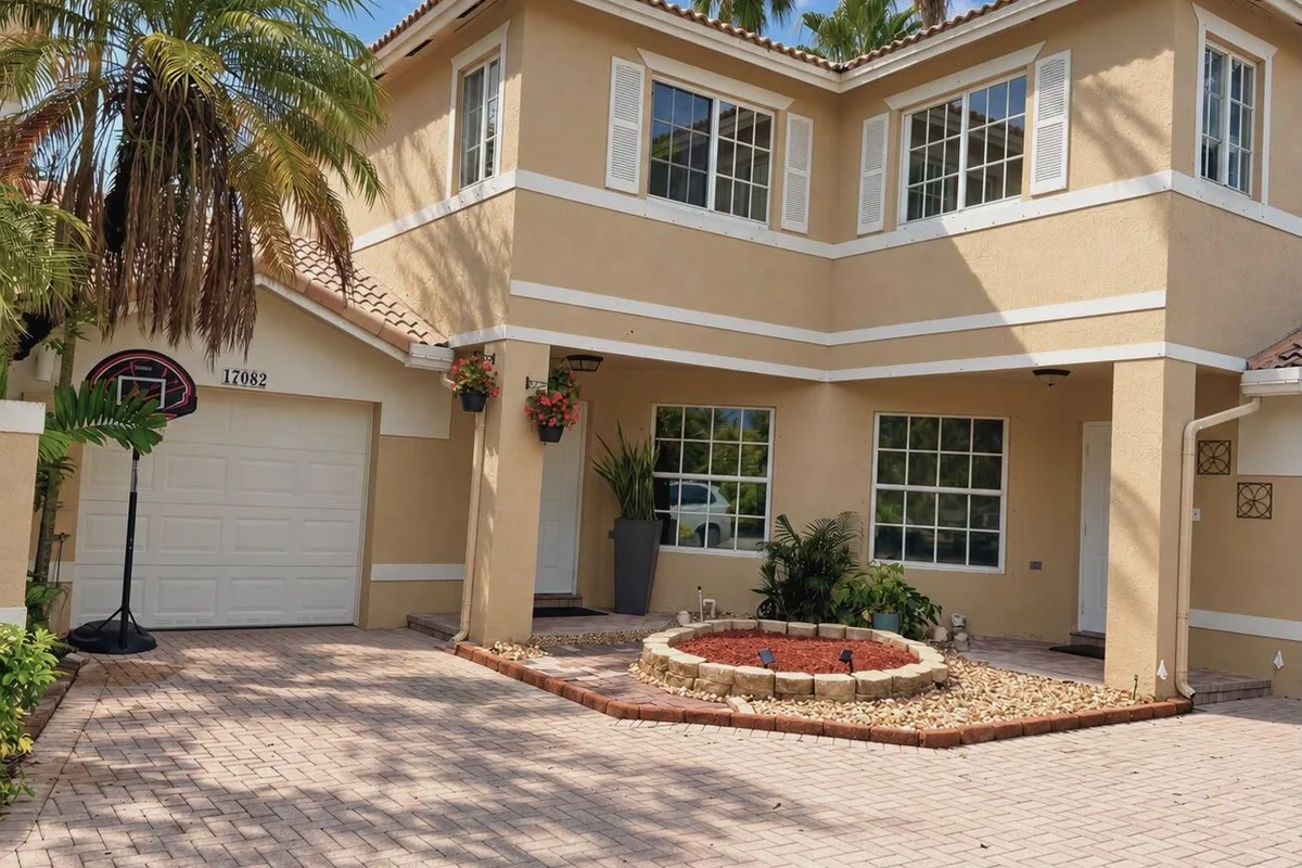 17082 NW 22nd St, Pembroke Pines: photo 1 of 36