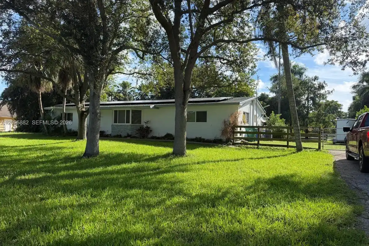 4830 SW 196th Ln, Southwest Ranches: photo 1 of 32