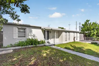 5197 NE 14th Ave, Pompano Beach: photo 1 of 32